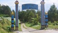 pintu masuk menuju hutan pinus kragilan
