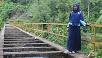 Jembatan ini memiliki panorama alam yang indah