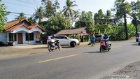 Suasana Lokasi Yang berada di Pinggir Jalan