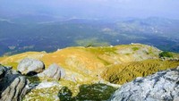 pemandangan dari puncak gunung bunium