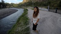 Bentangan Dinding Ngarai Sianok dari bawah.
