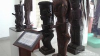 Beberapa patung kayu