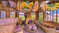 Replika warung beserta barang dagangannya