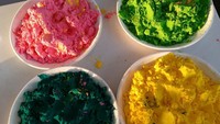 Aneka warna bubuk Holi