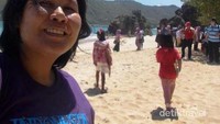 Berswafoto di pantai Kuta Lombok