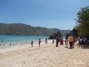 Ini Pantai Kuta tapi di Lombok