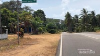 papan penunjuk jalan menuju Pantai Bukit Batu