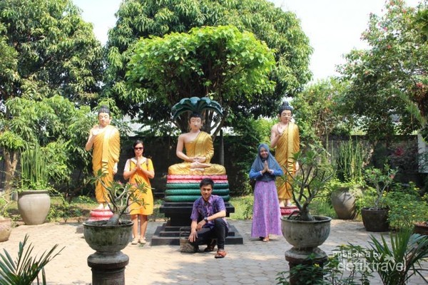 Ini Patung Buddha Tidur di Mojokerto