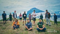 Tim pendakian Sindoro.