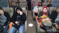Suasana di dalam gerbong KA Argo Parahyangan kelas Priority, mewah dan nyaman