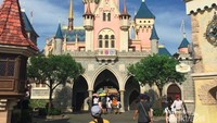 Spot paling iconic dan wajib foto di Hong Kong Disney land