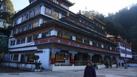 Dali Monastery, terletak tidak jauh dari pusat kota