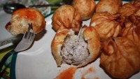 Salah satu menu favorit yaitu Momo, semacam dumpling berisi daging lembut, tersedia juga momo isi sayuran untuk vegetarian
