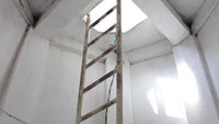 Tangga vertikal sebelum puncak mercusuar