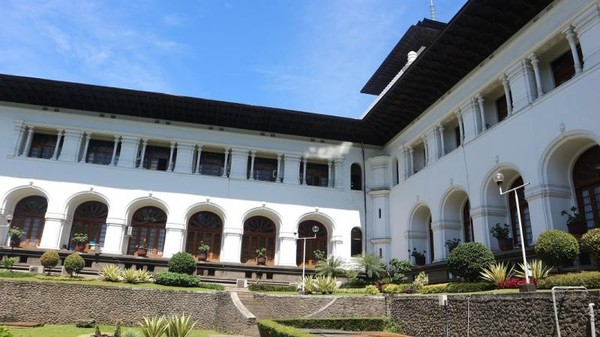 Ini Simbol Biaya  Pembuatan Gedung Sate Bandung