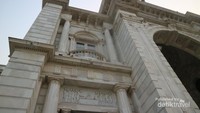 Detail arsitektur yang membuat kami semakin jatuh cinta pada bangunan ini