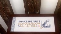 Papan nama tempat Shakespeare bersekolah.
