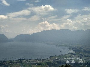 Ini Tempat Terbaik Melihat Indahnya Danau Maninjau