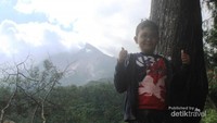 Puncak Gunung Merapi dari Deles Indah