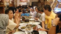 Selalu full oleh penikmat kuliner
