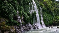 Sungai berair jernih tempat curahan air Curup Maung