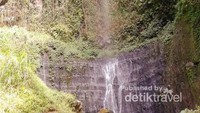 Air Terjun Kali Pancur yang memiliki dua tebing