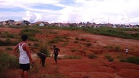 Jejak ini ditemukan di belakang pemukiman