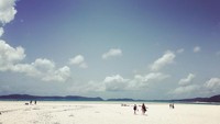 Pantai yang menjadi bagian dari Taman Nasional Pulau Kepulauan Whitsunday memang memiliki pasir yang seputih kapas dengan air lautnya yang super jernih.