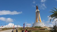 Patung Maria di Batangas dengan tinggi hampir 100m.