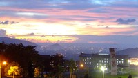 Pemandangan dari pelataran kampus UNAND