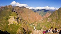 Huayna Picchu (sumber: travel.nationalgeographic.com)