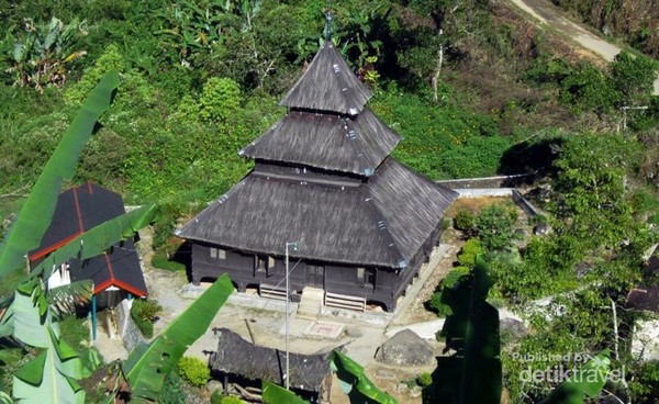 Sudut Masjid Tou Kayu Jao dari ketinggian