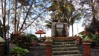 Pintu masuk yang menandai Pantai Burung Mandi
