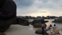 Menjelang sunset di Pantai Laskar Pelangi