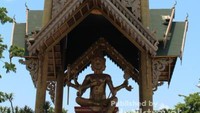 Patung Four Faces Buddha tampak Depan