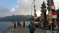 Dekorasi di Ulun Danu Beratan.