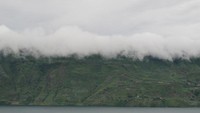 Lihatlah kabutnya yang menutupi bukitnya (Afif/detikTravel)