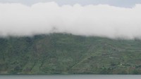 Danau di bawah, tempat danau, bukit, dan kabut yang menjadi satu (Afif/detikTravel)