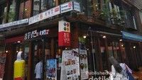 Meriahnya suasana pusat perbelanjaan di Insadong.