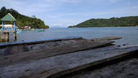 Pemandangan Teluk Kiluan dilihat dari Cottage kami.