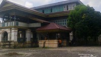 Istana Lima Laras
