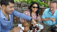 Sajian teh hangat khas Turkey di Gulhane Park