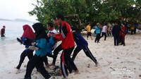 saat peserta diklat CPNS diceburkan ke air