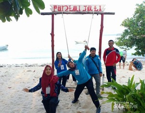 Jadi Kangen Main Air di Pantai Cantik Kepulauan Mentawai