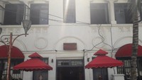 Kafe dengan payung di depan. Duh semakin kental rasa luar negerinya