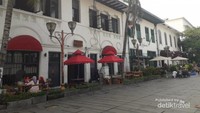 Bangunan deretan cafe di Kota tua