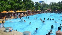 Kolam renang Owabong