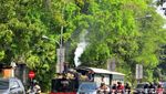 Jalan-jalan di Solo Naik Kereta Uap, Seru!