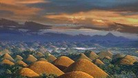 Bukit cokelat saat senja (Sumber: toptenz.net)