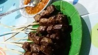 Sate tuna yang besar dan empuk